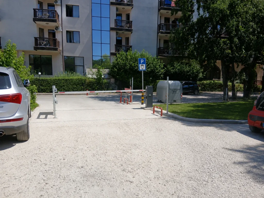 ELTRADE инсталира паркинг система в хотел „Естрея“ 2 снимка2 1